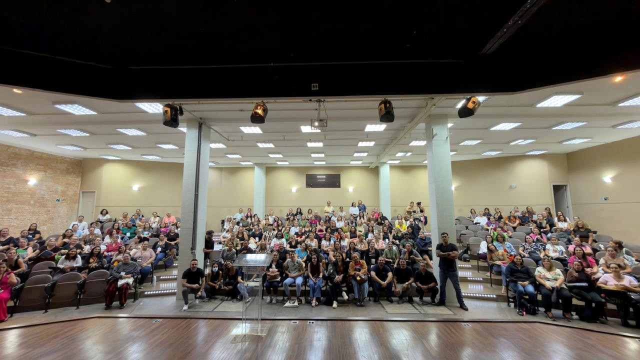 Aulão do Maestria em auditório lotado, com grande presença de alunos em preparação